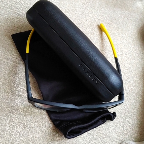 Oakley Kids Prescription eye glasses - Picture 6 of 8